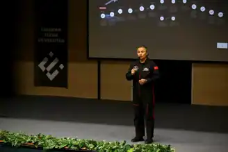 Türkiye'nin İlk Astronotu Gezeravcı, ESTÜ'de Öğrencilerle Buluştu